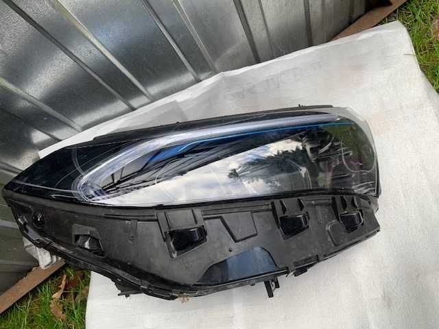 Lampa prawa przód mercedes eqb  europa uszkodzona