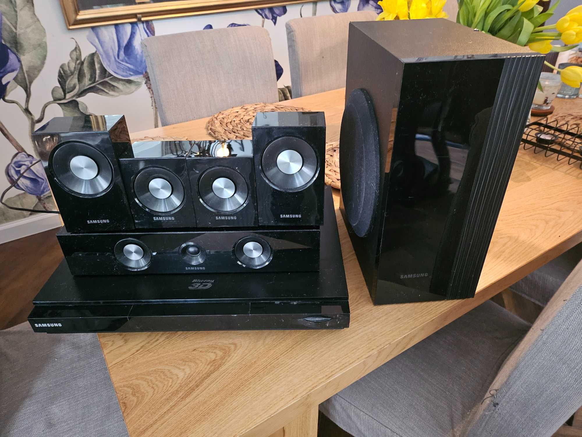 Zestaw kina domowego  SAMSUNG HT-D5100