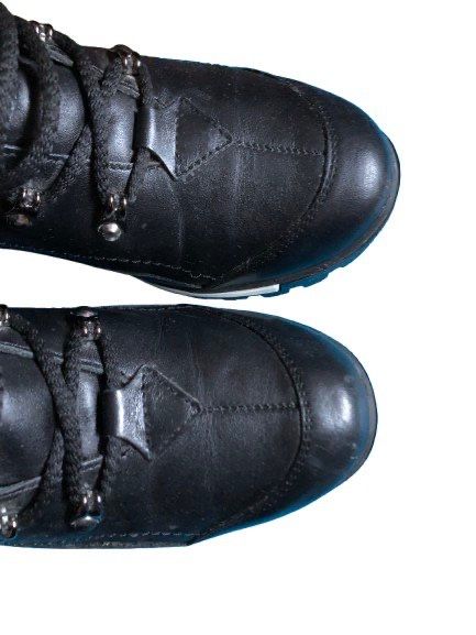 Продам шкіряні черевики(утеплені кросівки) 39р