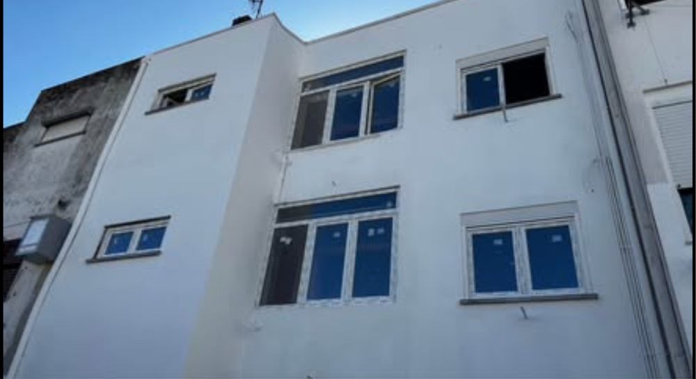 Apartamento T4 com garagem