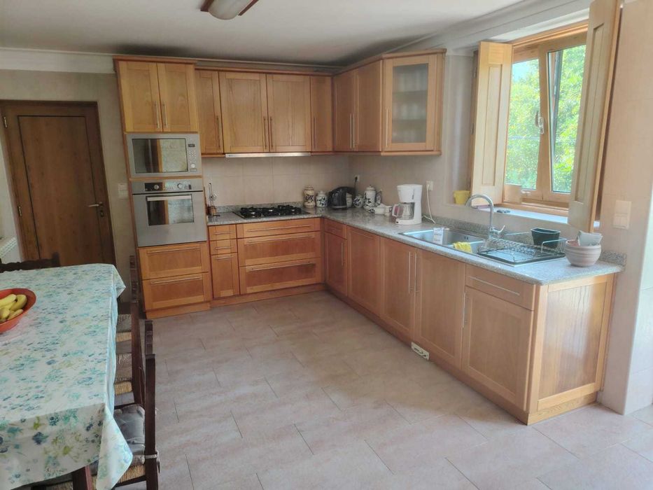 Moradia T4+1 Isolamento Moderno no Centro de LANHESES Viana do Castelo