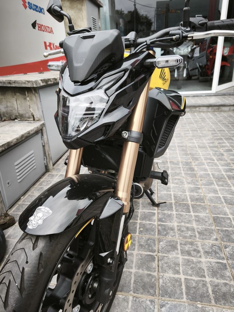 Honda modelo CB500F 2022