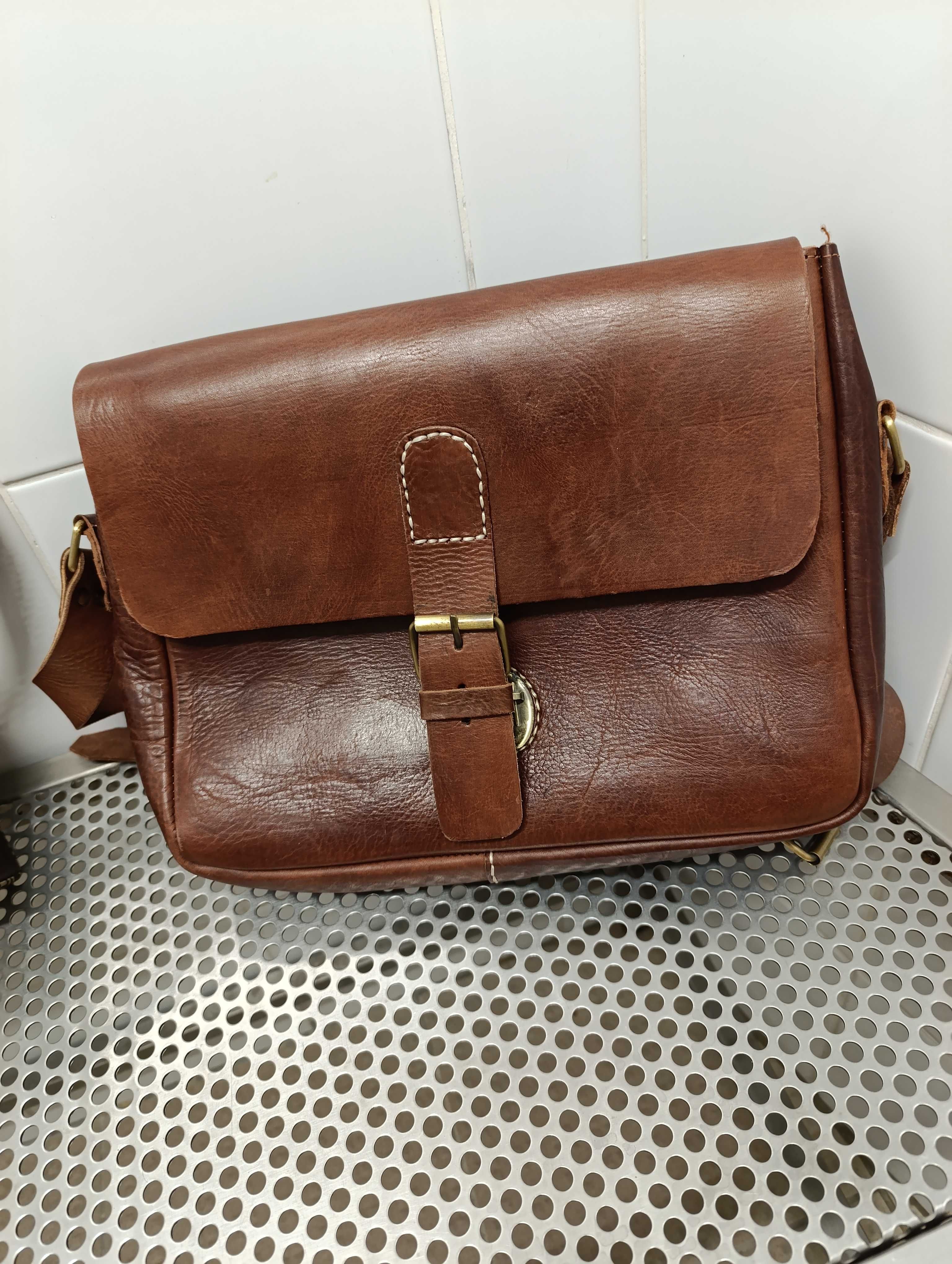 Bolsa em pele genuína