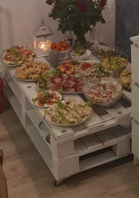 Duży stolik z euro palet z szyba hartowana .