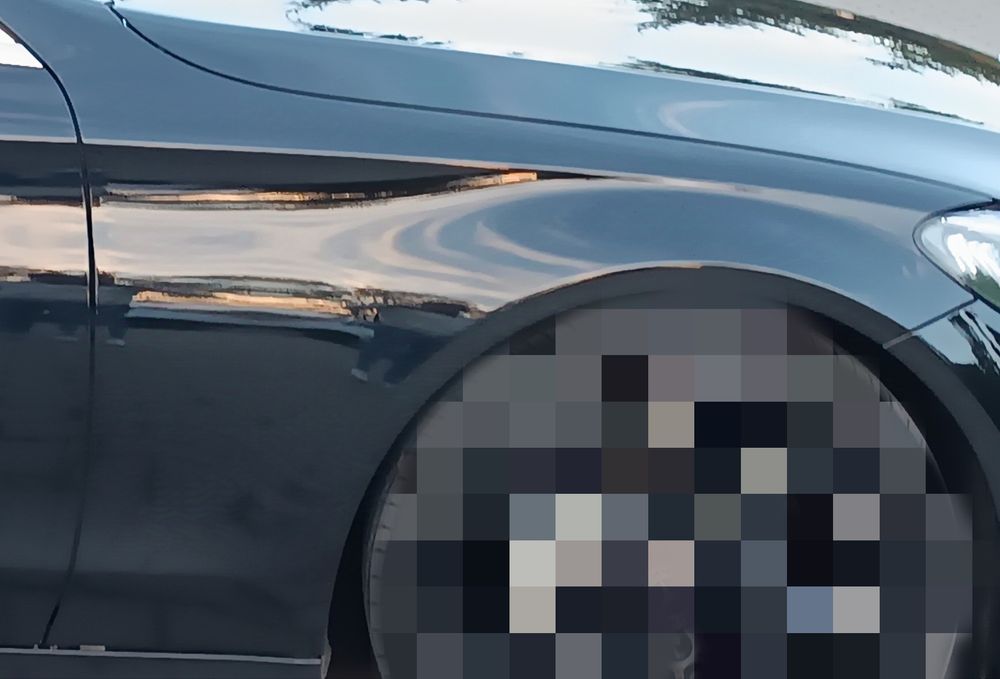 Błotnik prawy w205 kolor 197 stan BDB