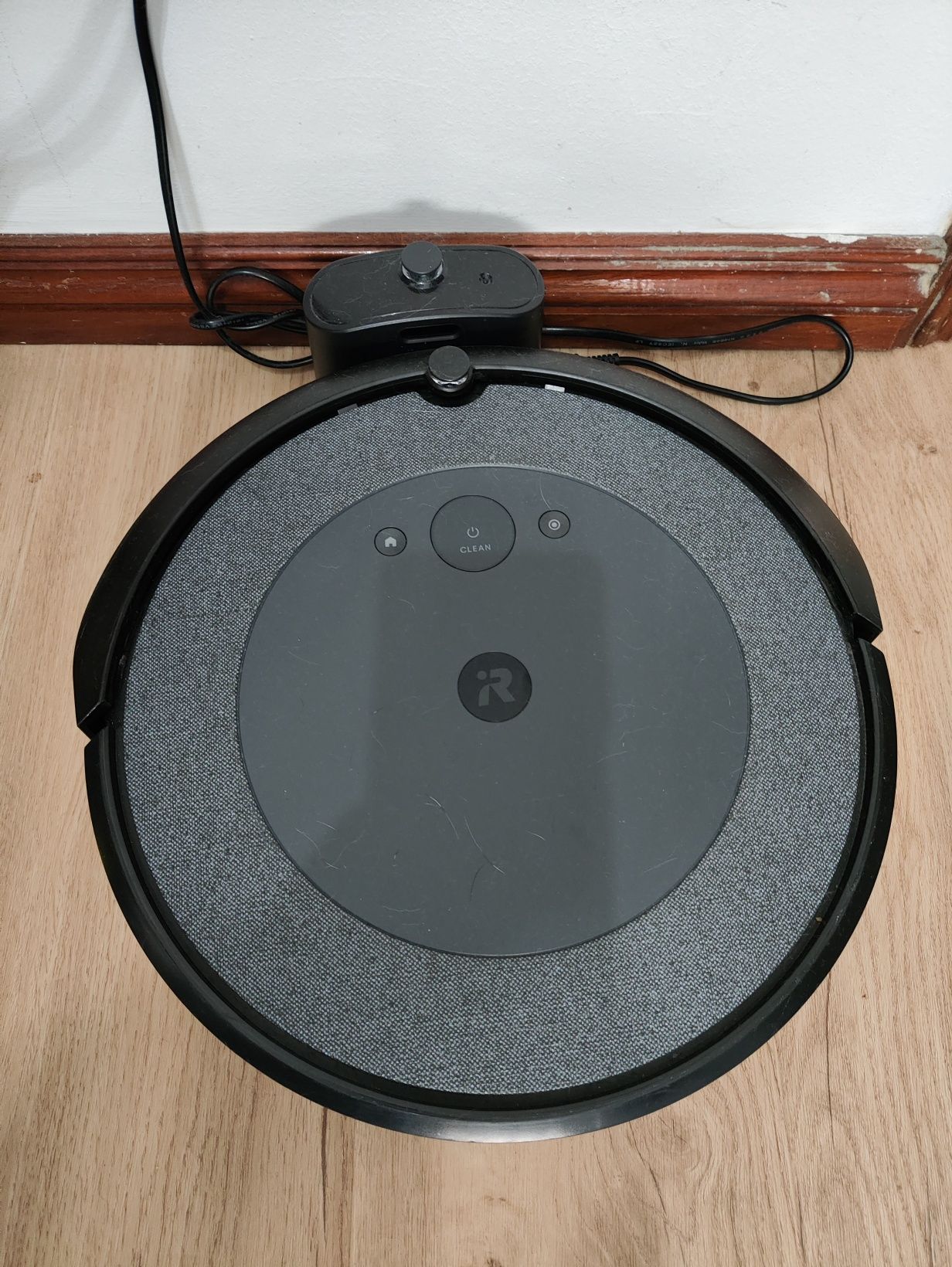 Robot aspirador Roomba® i3 com ligação Wi-Fi