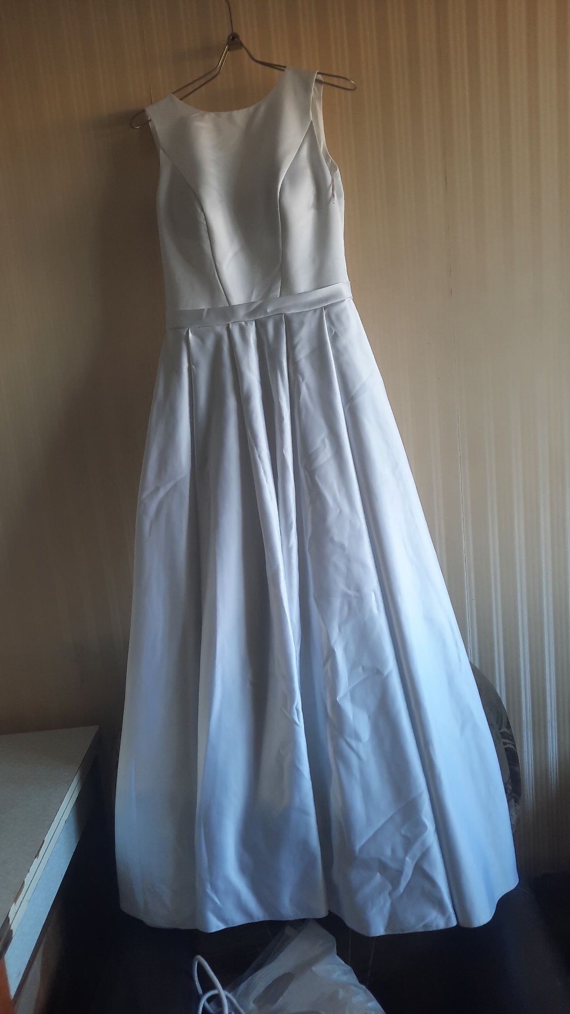 Свадебное платье атласное с карманами