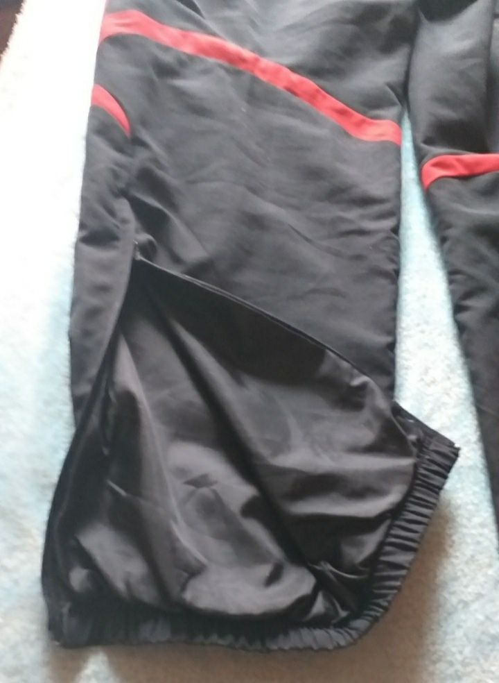 Спортивные штаны Adidas.