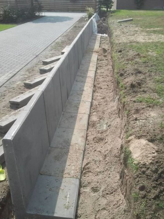 L-ka, elka, mur oporowy, elementy betonowe, bruk, taras, skarpa