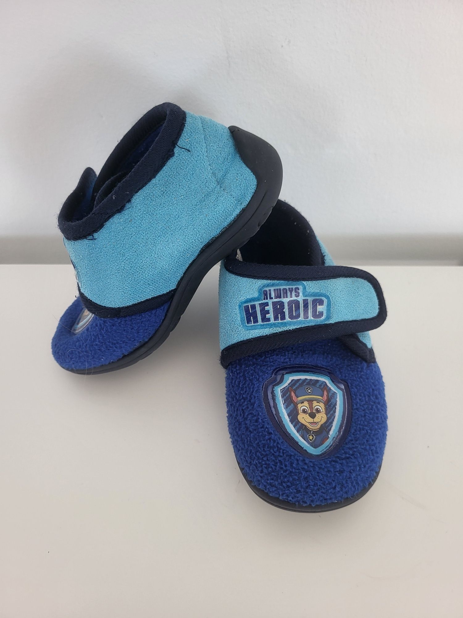 Chłopięce buty 25 kapcie na rzepy Psi Patrol
