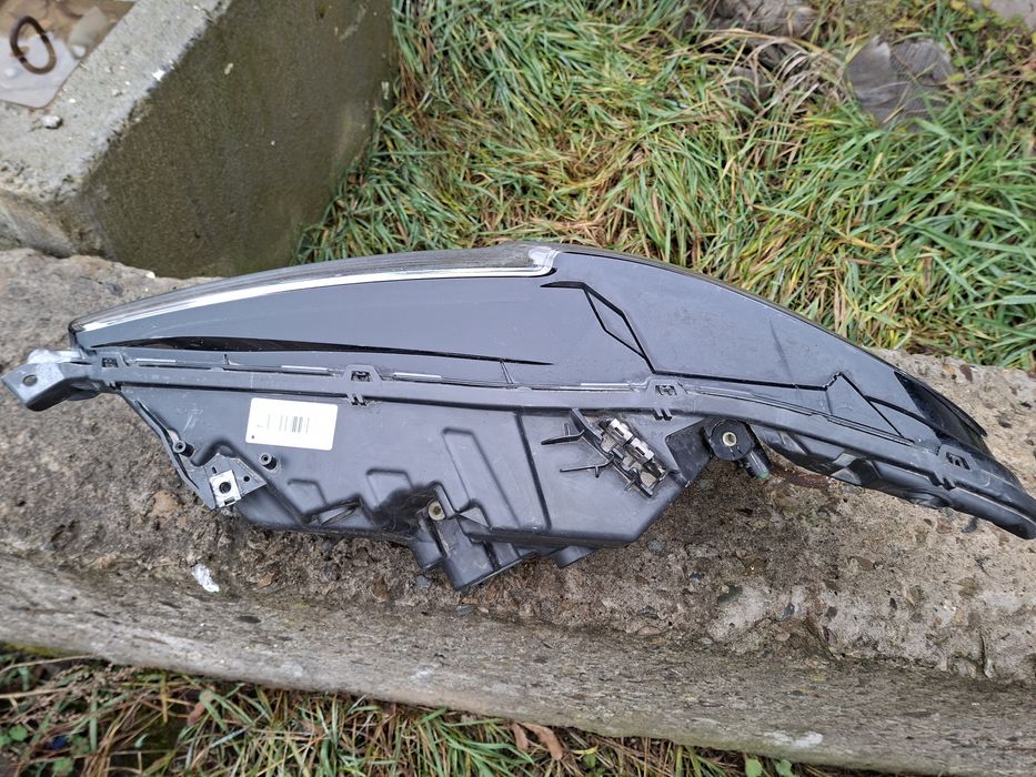 Фара права Форд Мондео МК5 динамічна