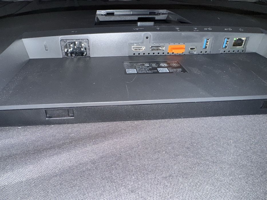 Monitor Dell P2722HE – 27” IPS USB-C – Stan jak nowy