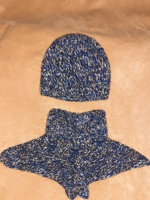 Комплект шапка і манішка