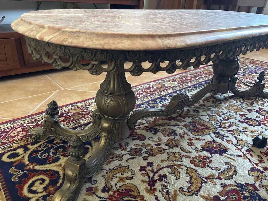 Mesa marmore rosa e latão