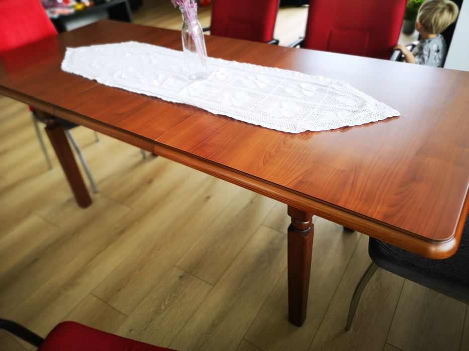 Stół rozkładany /orzech/ jak nowy