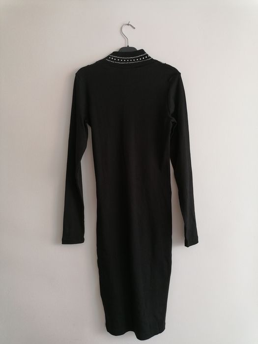 Sukienka prążkowana półgolf z kryształkami