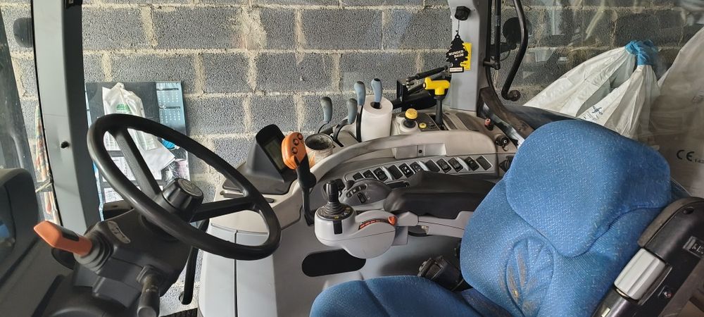 New Holland T7 235