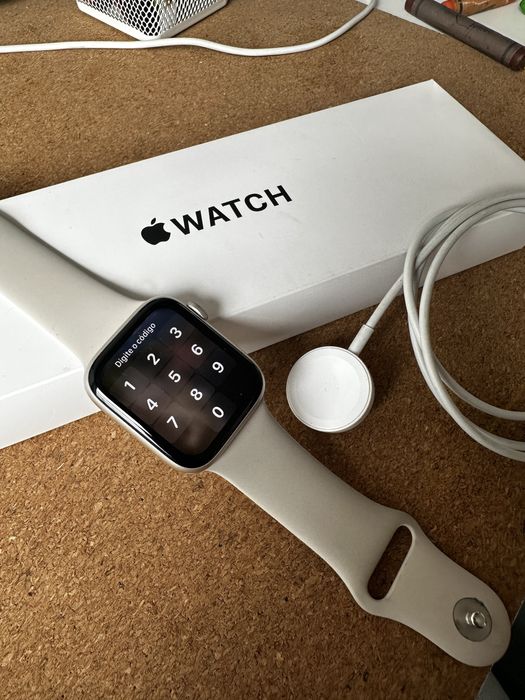 Apple Watch SE (2gen) 44mm - Bateria 97%