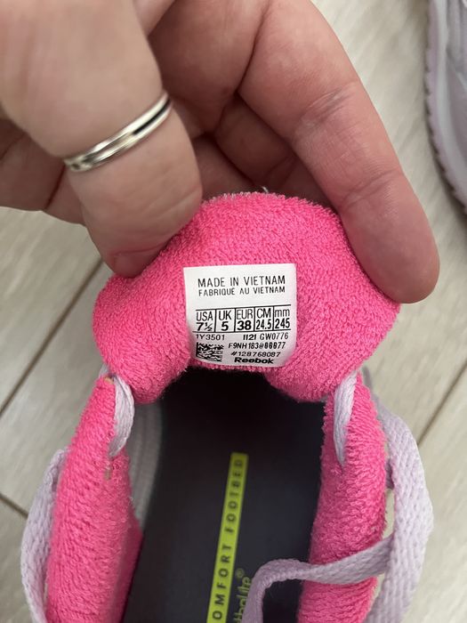 Reebok жіночі, 38 розмір, нові