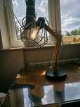 Piękna modernistyczna lampka w stylu Loftowym