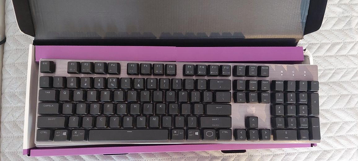 Klawiatura mechaniczna Cooler Master SK652 RGB TTC Low Profile Red