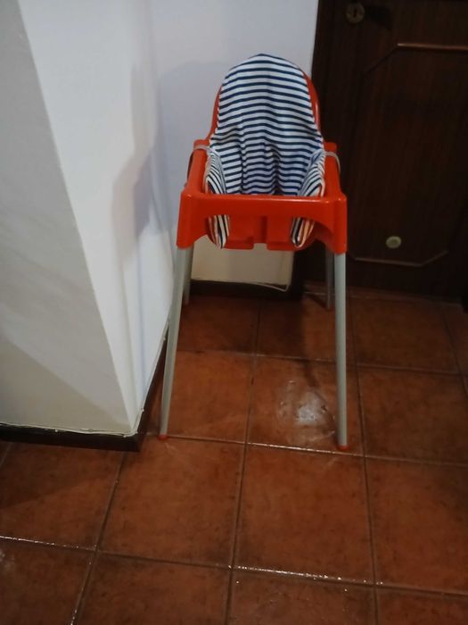 Cadeira de alimentaçao Ikea ,sem mesa.