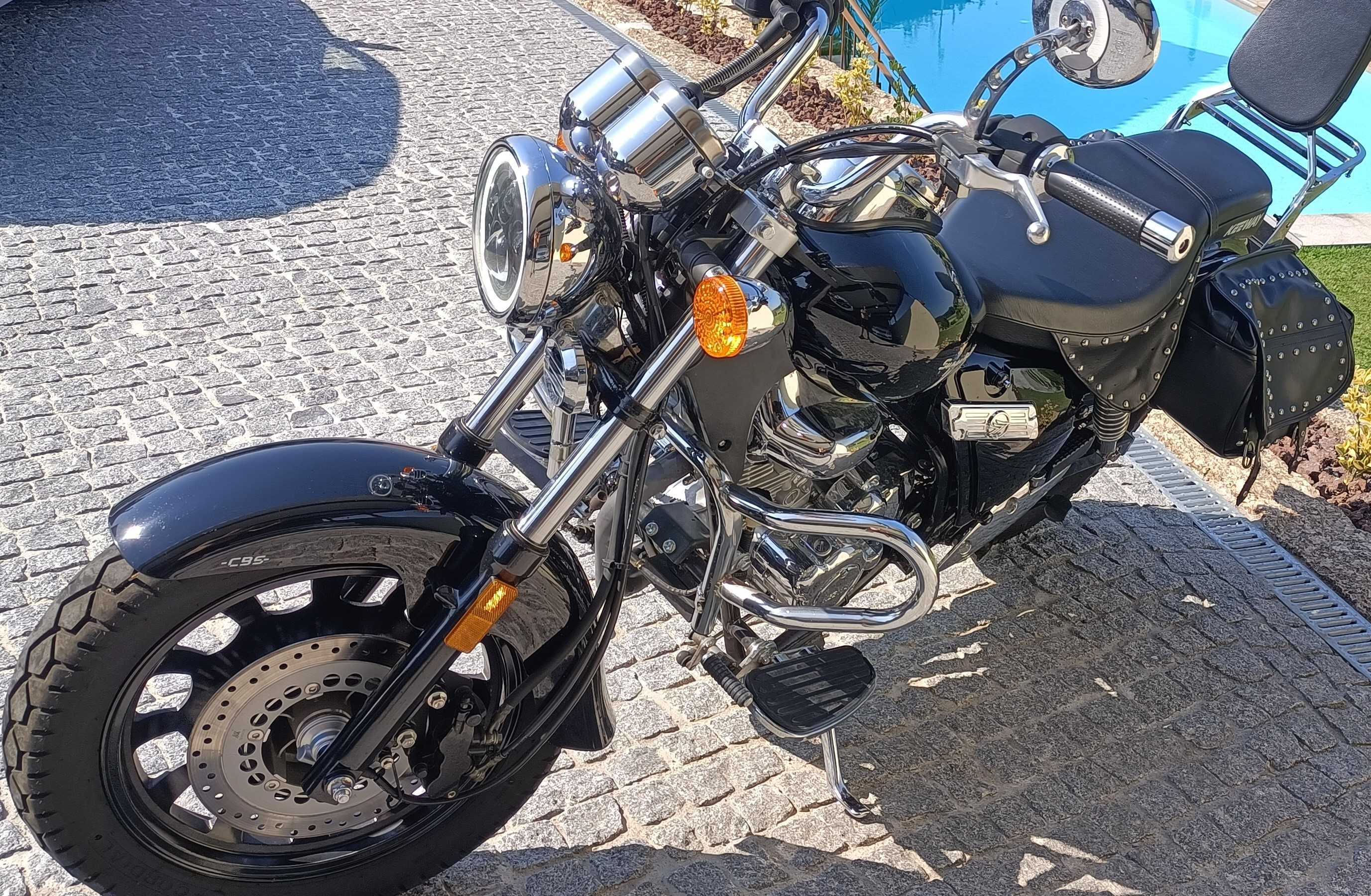 Vendo mota Keeway SuperLight 125cc em excelente estado de conservação