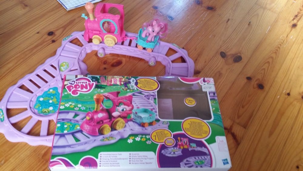 Pony - pociąg z torami