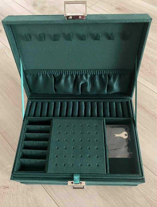 Nowa szkatułka na biżuterię, kuferek organizer na naszyjniki, kolczyki