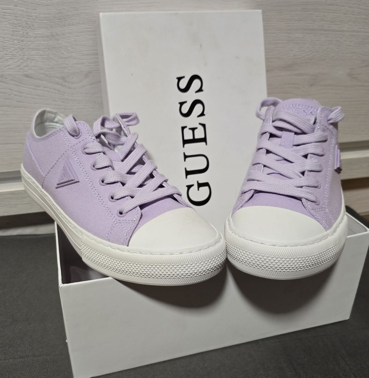 Trampki GUESS Rozmiar 38