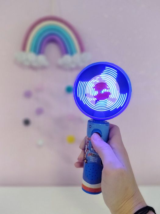 Wiatraczek z hologramem i muzyka psi patrol