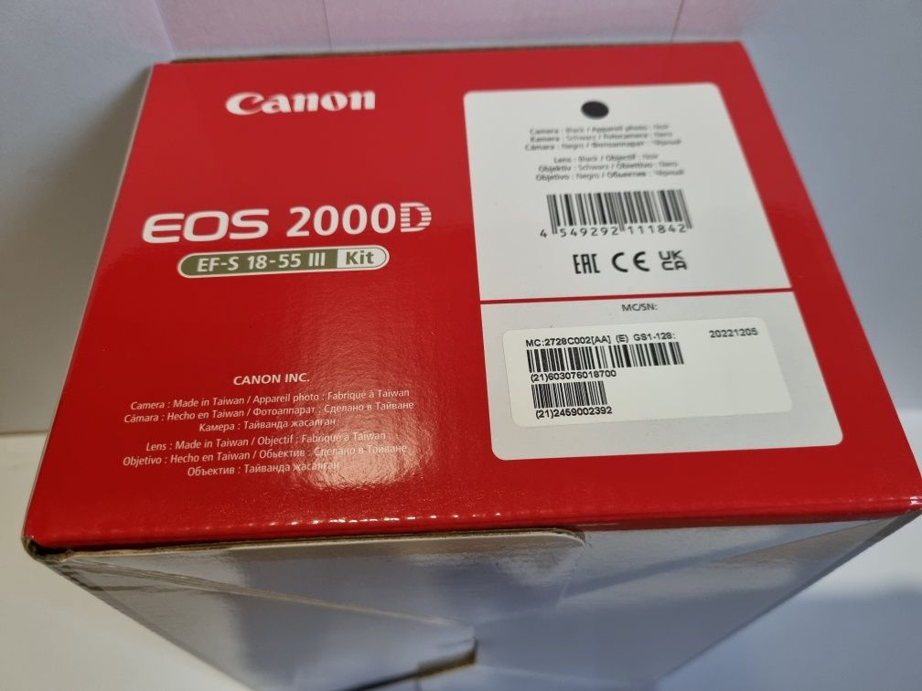 Фотоапарат Canon EOS 2000D kit (18-55mm) IS III + Карта 16gb + Сумка!