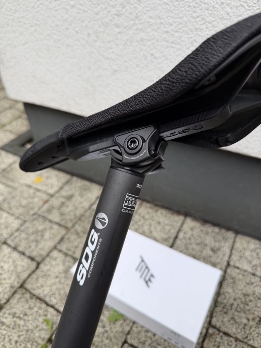 Siodełko SDG z karbonową sztycą SDG I-Beam 30.9 NOWE
