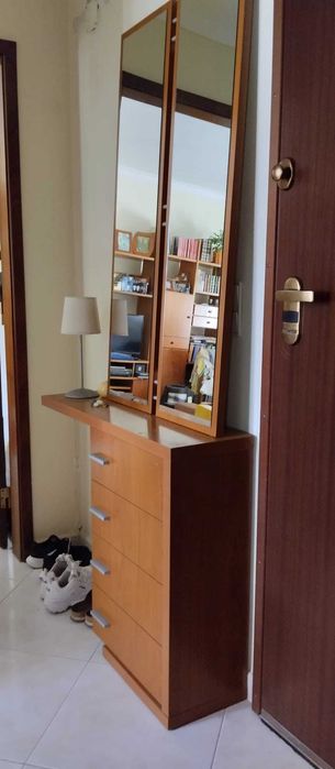 Móvel de hall de entrada com espelho