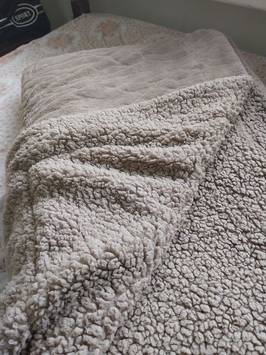 Cobertor medidar 2,20x1,60 duas faces,  térmico,  valor 20,00