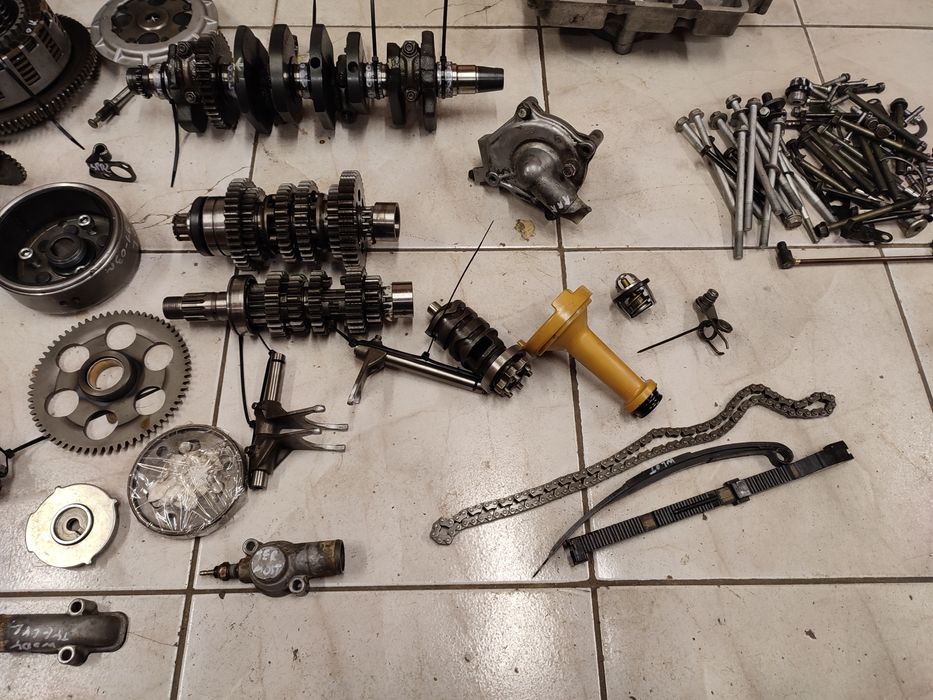 Kawasaki ZXR 400 silnik części wał skrzynia sprzęgło karter magneto