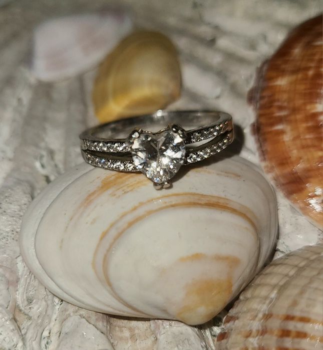 Anel de noivado novo