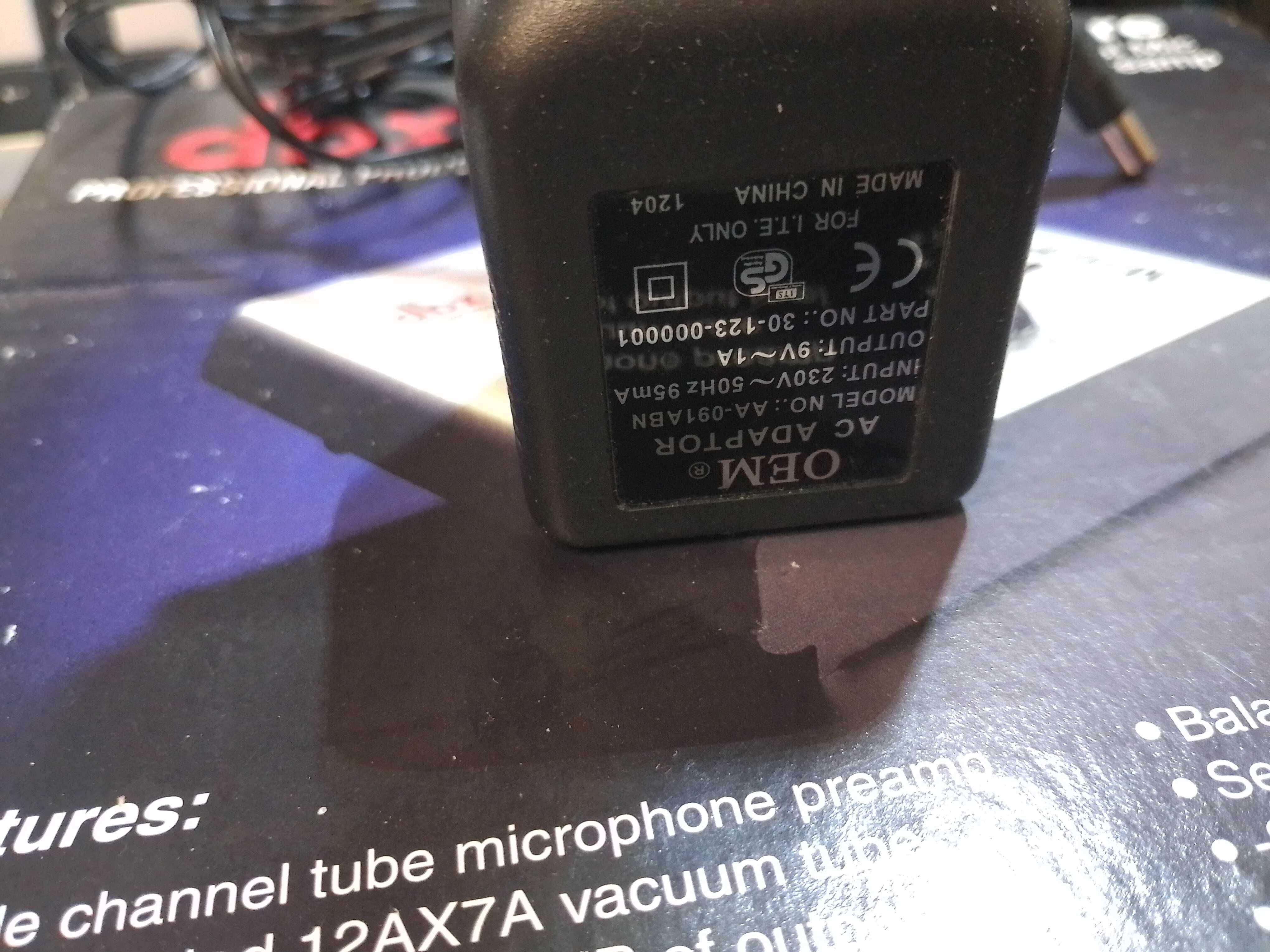 Ламповий мікрофонний  підсилювач  DBX Mini-Pre,