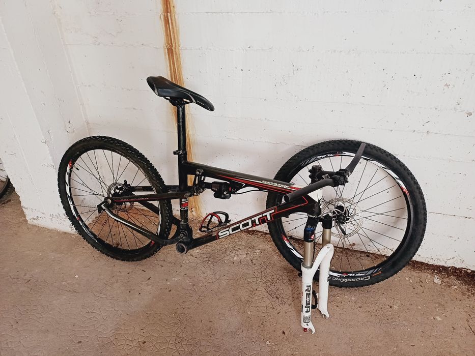 Bicicleta BTT SCOTT Voltage e oferta  de  mais  duas rodas de substitu