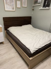 Drewniane łóżko z zagłówkiem 160