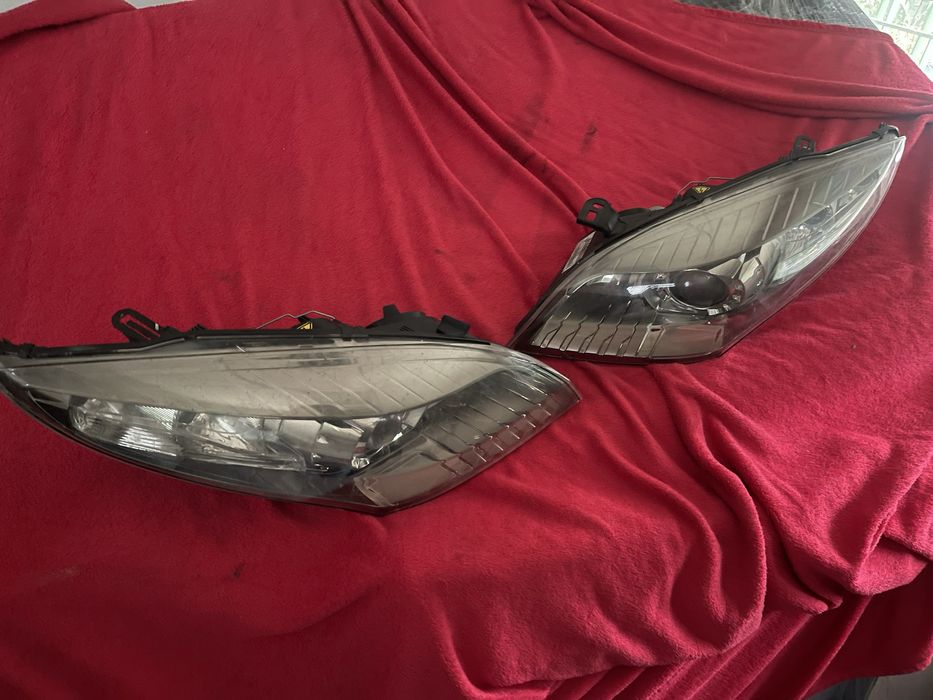 Farois bi-xenom direcionais