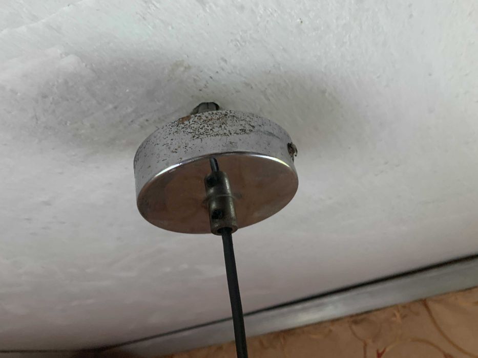 Stylowy żyrandol wiszący z turkusowym kloszem - nowoczesny design