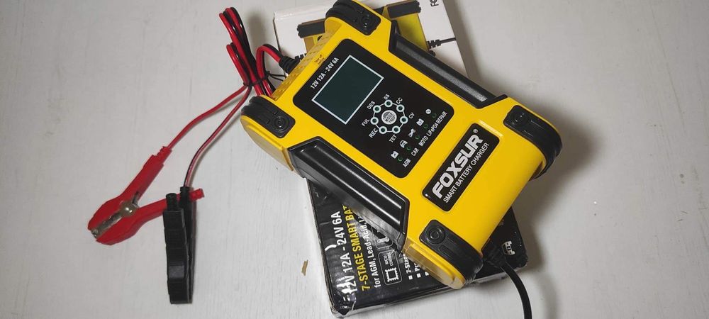 Потужне зарядне FOXSUR 12В-12А 24В-6А