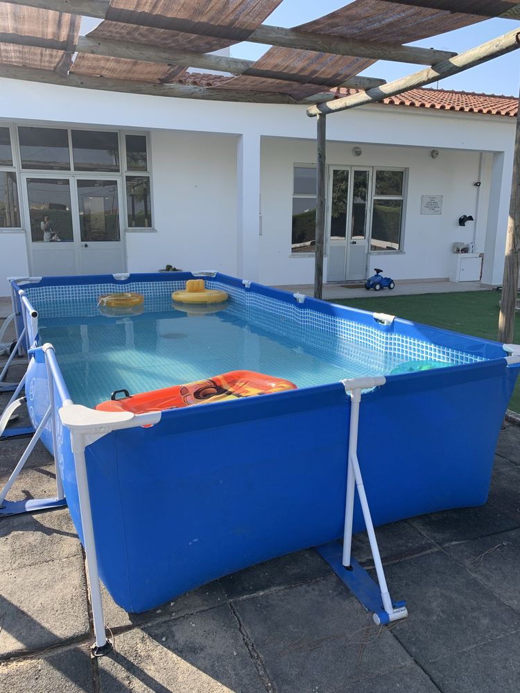 Piscina grande dimensão