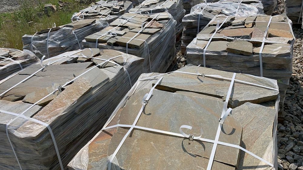 Kora kamienna Gnejs szary grys granitowy kamień ogrodowy granitowa