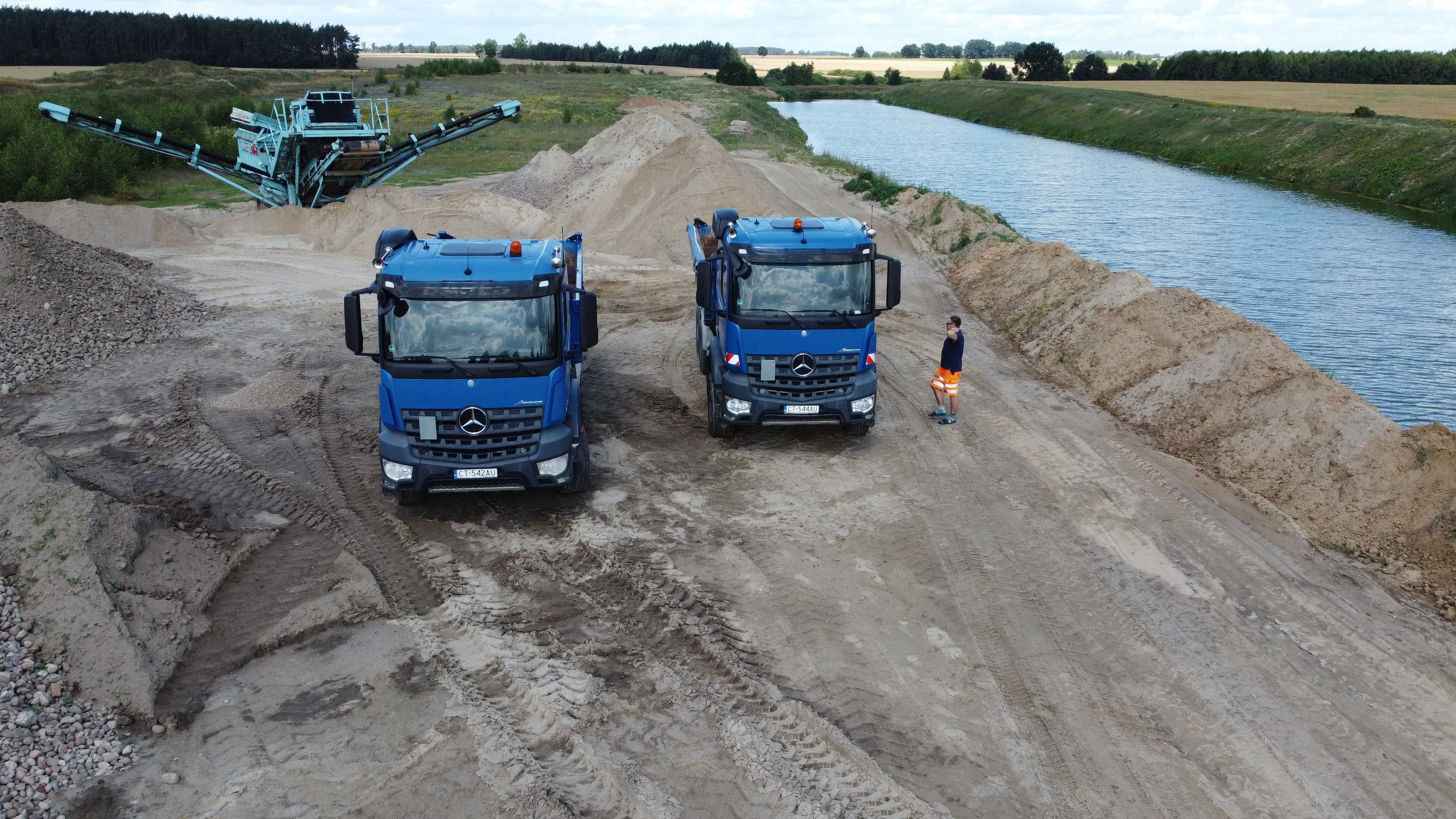 Usługi transportowe; wywrotka 3-osiowa