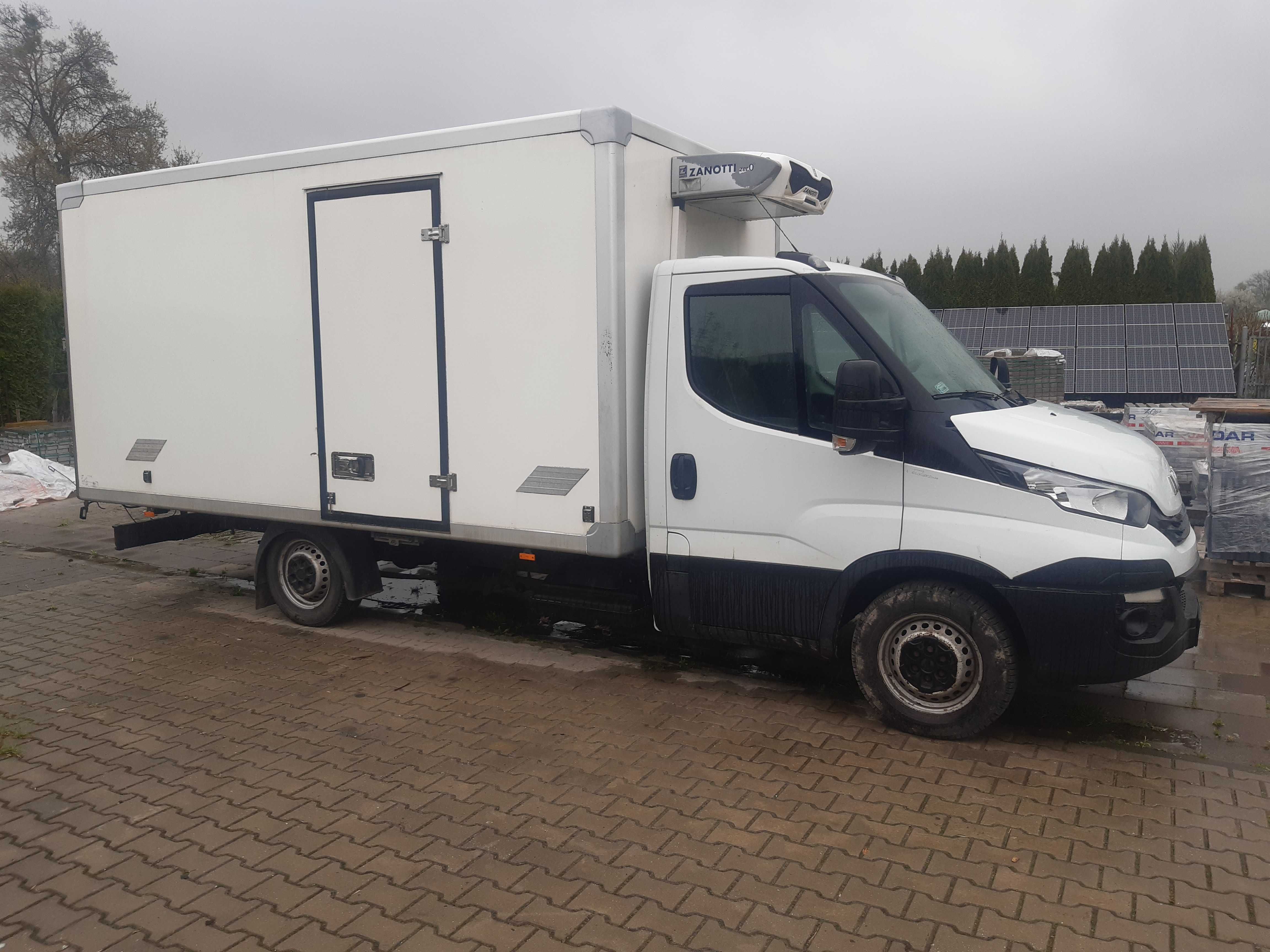 kontener izoterma z Iveco Daily drzwi boczne  wymiary 4.2 dł ,h 2,2m