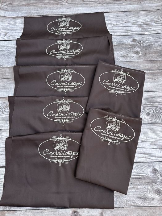 Вышивка логотипов на одежде. Машинная вышивка