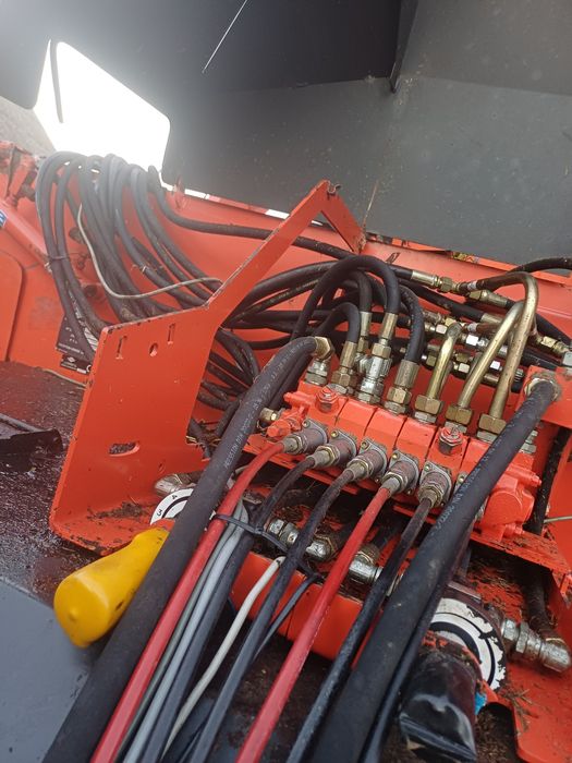 Scielarka wycinak   kuhn mixtor 4050