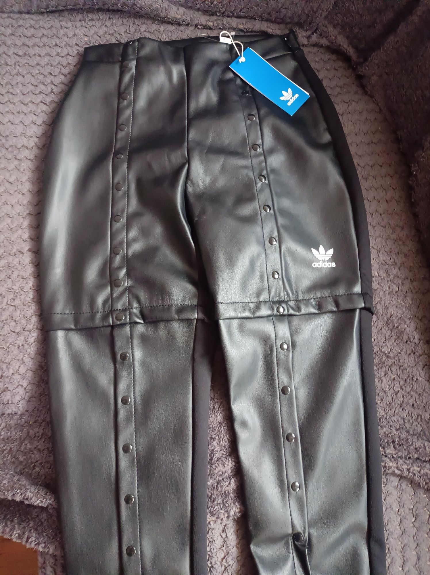 Spodnie Adidas damskie rurki na zatrzaski rozmiar XS
